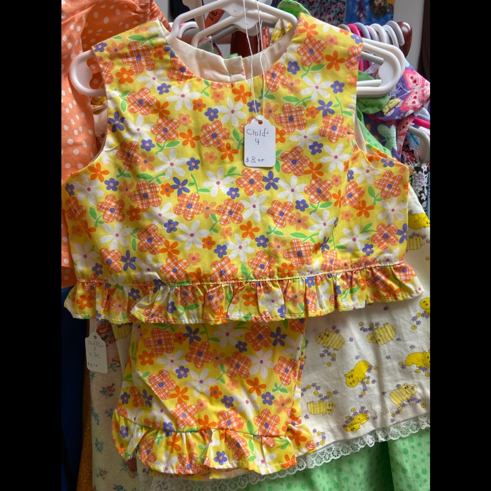 Colorful 2 piece capri set. Just in time for spring. Size 4